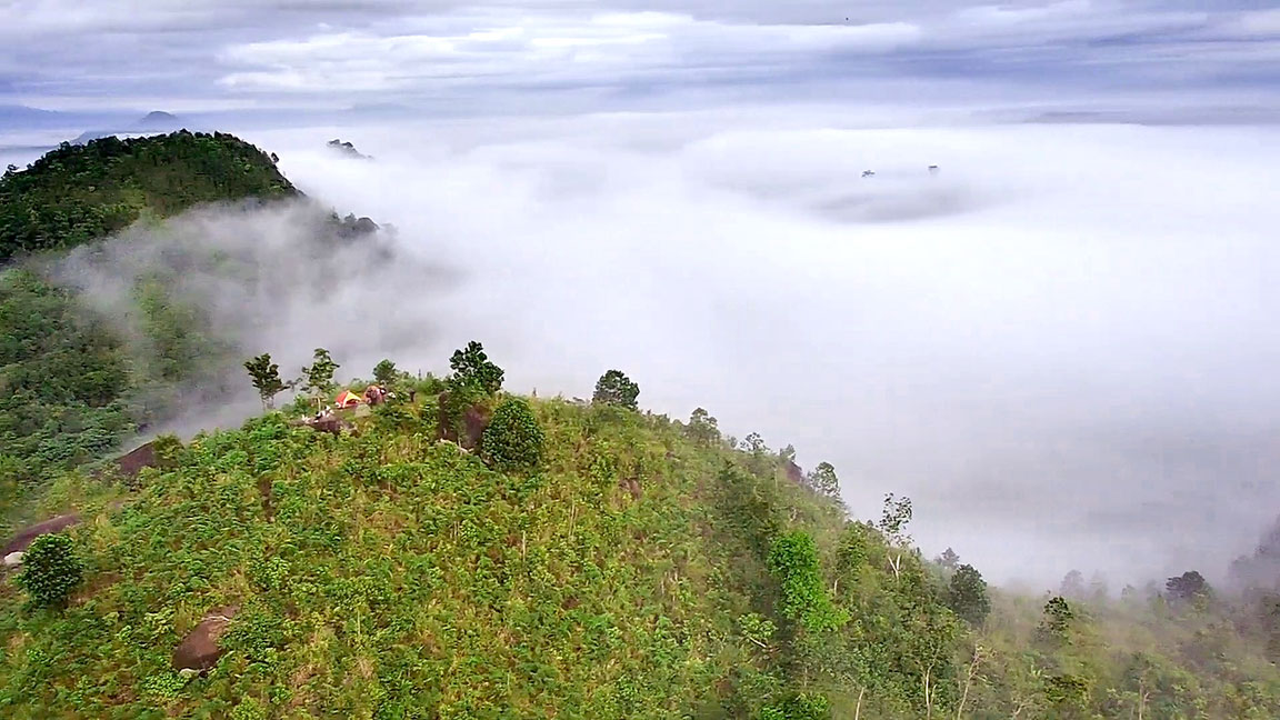 Foto dari atas Bukit Matok Melawi