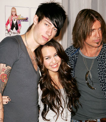 trace cyrus and demi lovato