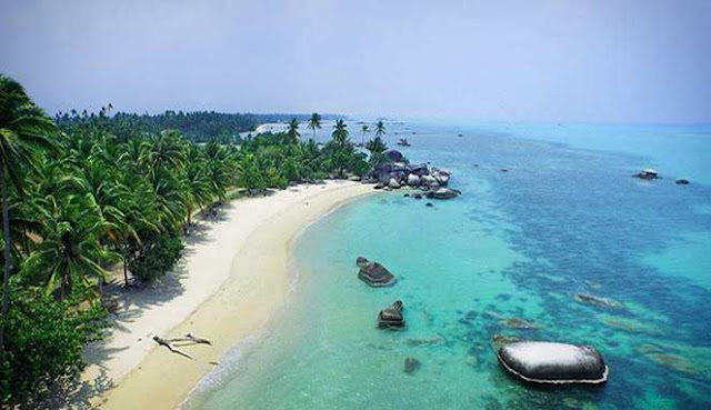 PANTAI TROPIS TERINDAH  DI PULAU NATUNA