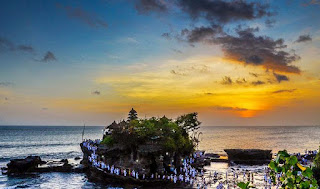 "Keindahan Sunset di Pura  Tanah Lot Bali1"