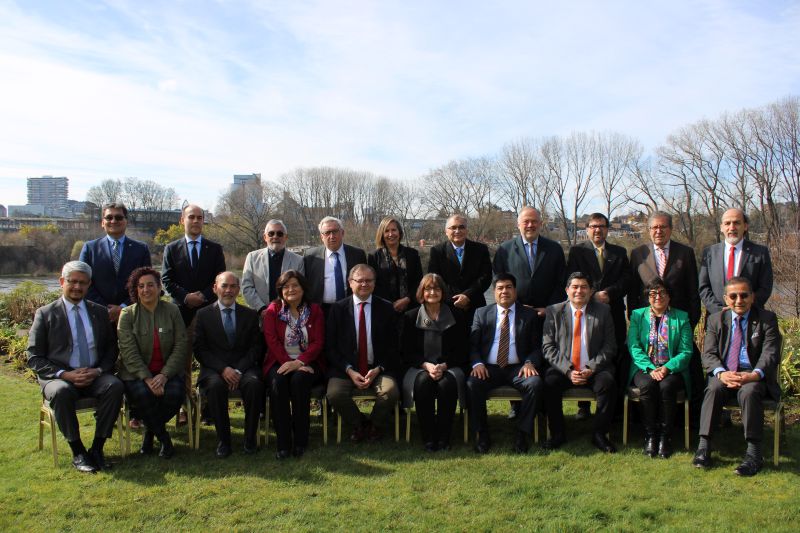 ULagos entrega reconocimiento en reunión mensual de rectores y rectoras