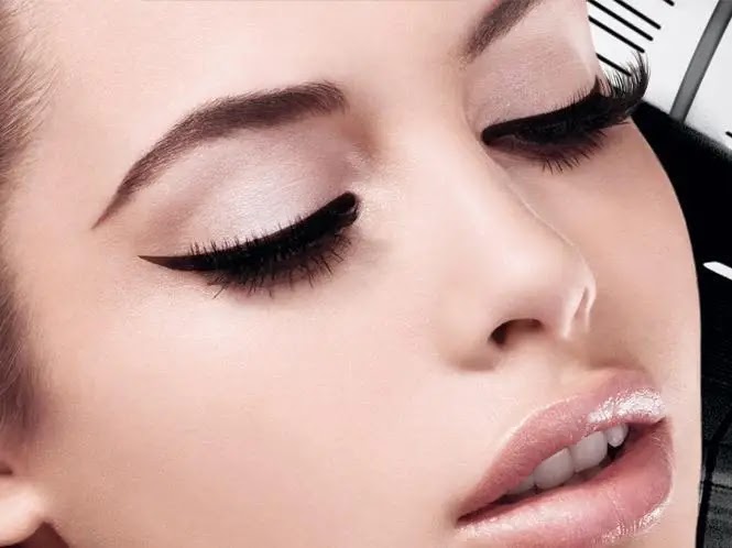 7 Mistakes Avoid To Get The Perfect Eyeliner