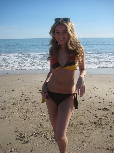 [alexa-vega-bikini-twitter-03ok.jpg]