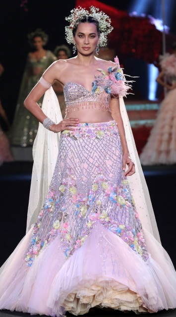 FDCI India Couture Week 2019: Glorious Strong Design Sensibility by Suneet Varma 