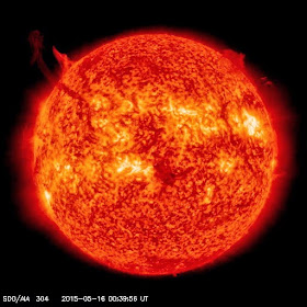 http://spaceweather.com/images2015/17may15/20150517030153_512_aia_0304.mp4?PHPSESSID=vh8bei24ce4jhtbajvja5pc6b4