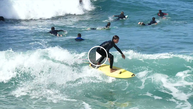 Surf en el muro del tenis Ondarreta