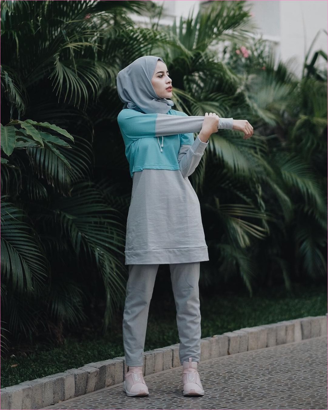 Outfit Baju  Hijab Casual Untuk Olahraga Ala Selebgram 2019