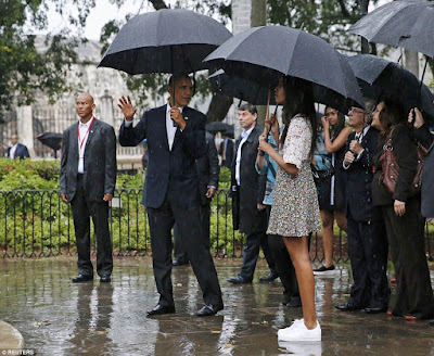 The Obamas brave the Cuba rain