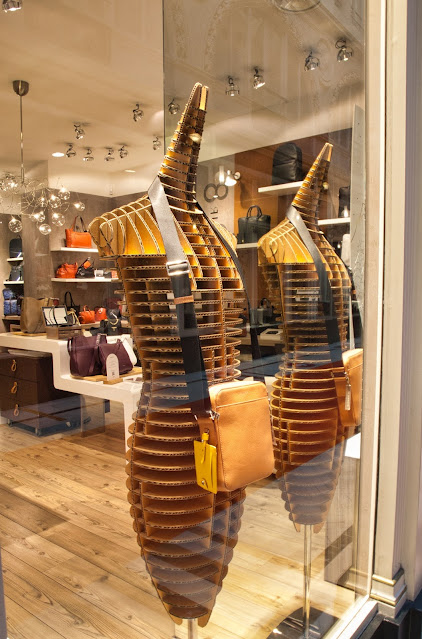 jiemve, mannequins en vitrine du passage Pommeraye à Nantes