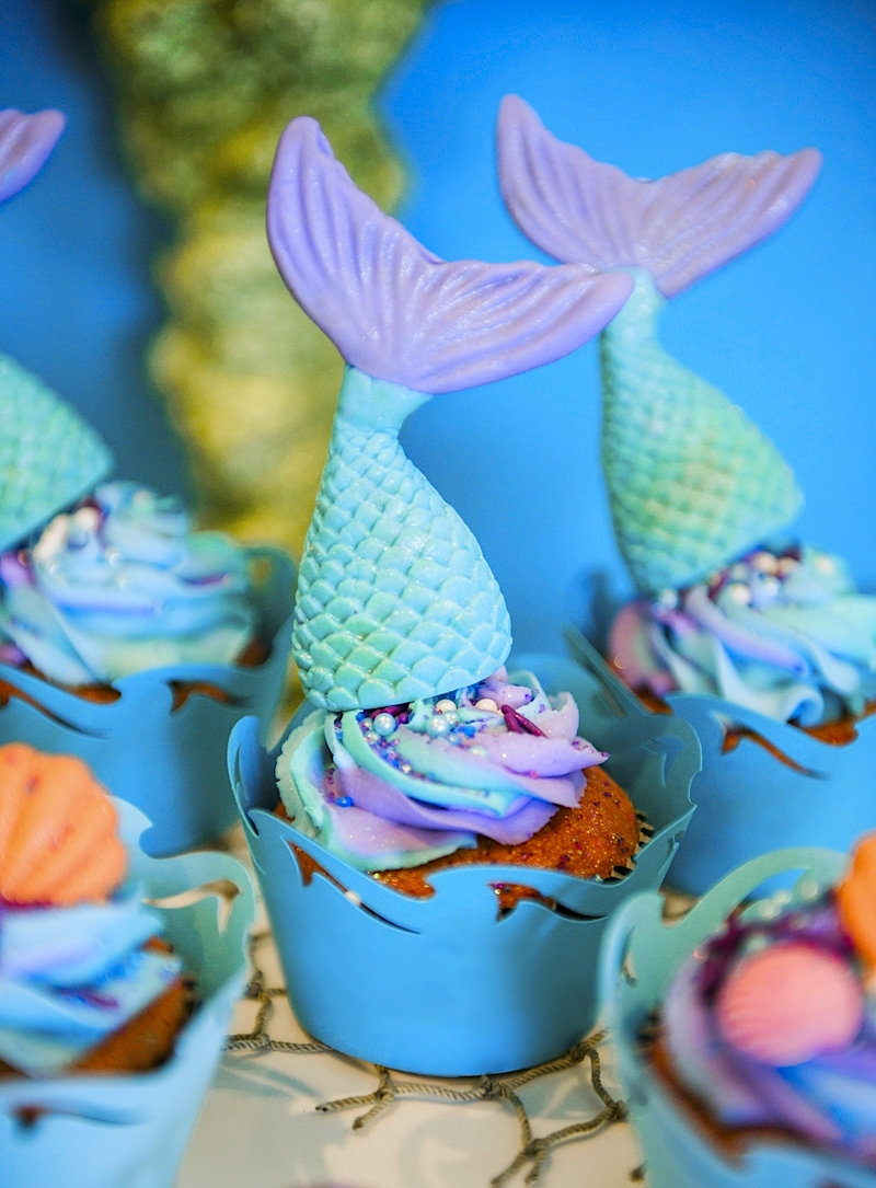 Une Fête d'Anniversaire Sous l'Océan - cette fête regorge d'incroyables détails DIY , d'idées de plats, décorations de table, sweet table et de cadeaux! via BirdsParty.com @birdsparty #doty #nemo #souslocean #sireneparty #anniversairesirene