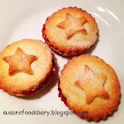 Mince pies are a tradition here in the UK. They are a fruitbased sweet pie. (mince pies blog)