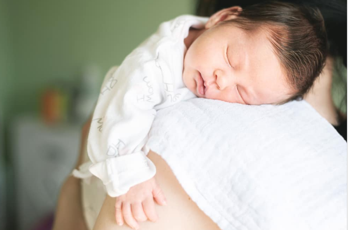 Cara Berkesan Sendawakan Bayi Selepas Menyusu Dan Sedang Tidur