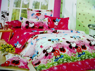 Sprei Motif Mickey Mouse Pink