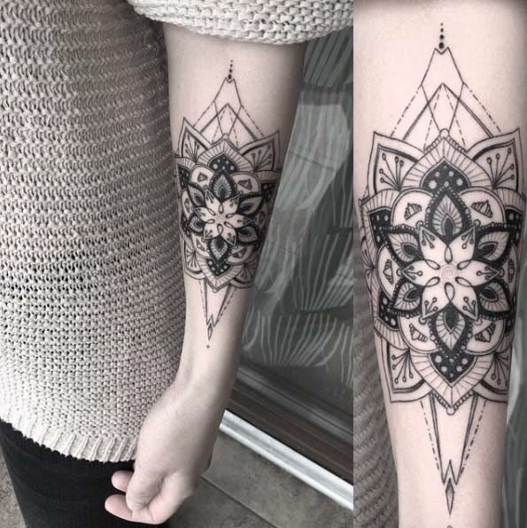 Este contraste mandala flor