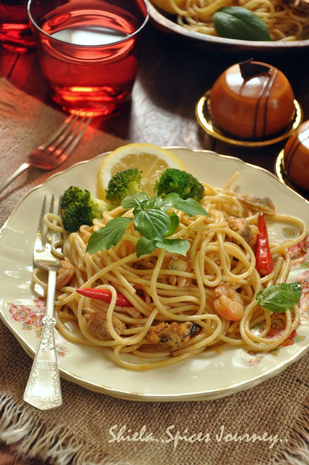 Spices Journey: TOMYAM SEAFOOD SPAGHETTI