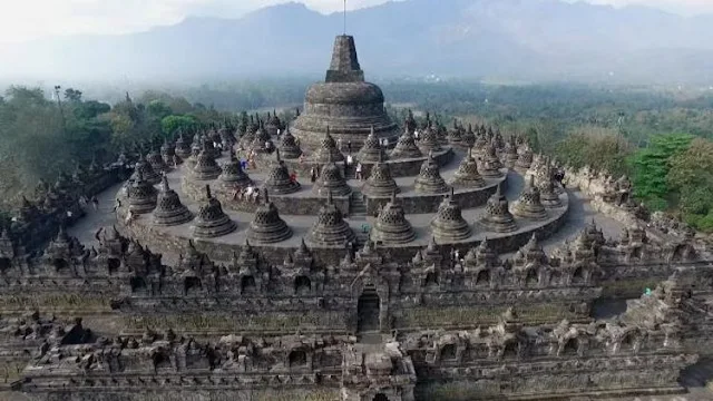 Borobudur: Keajaiban Kuno Indonesia