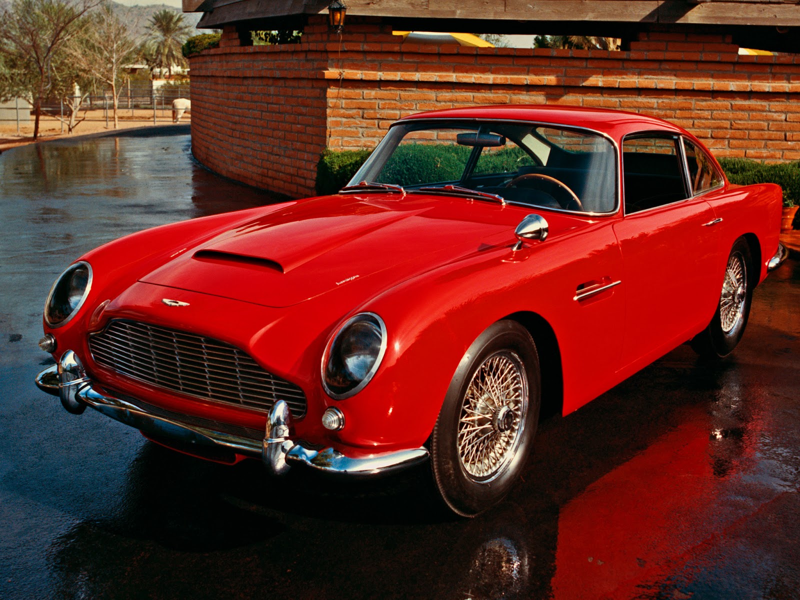 Hot Wheels  1963 Aston Martin DB5 Red