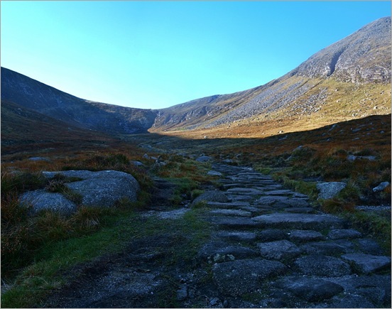 View towalds the Commedagh/Donard saddle  