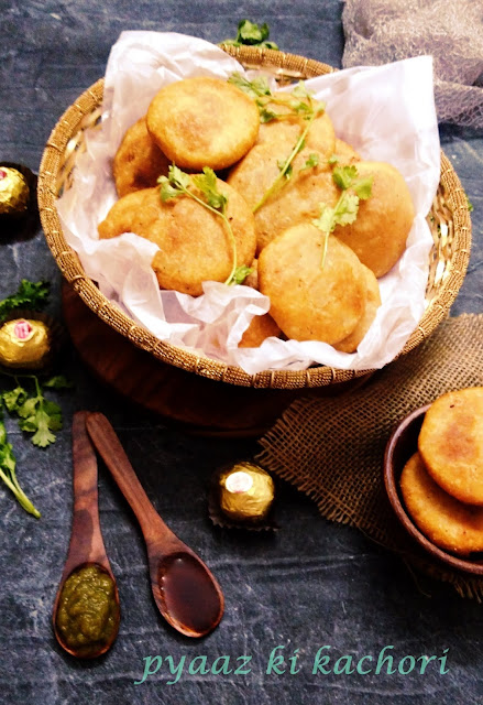 http://www.paakvidhi.com/2013/07/aloo-pyaz-ki-kachori.html