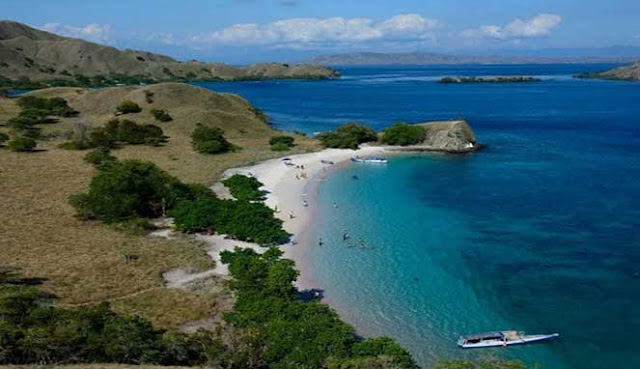 Pink Beach di Pulau Komodo