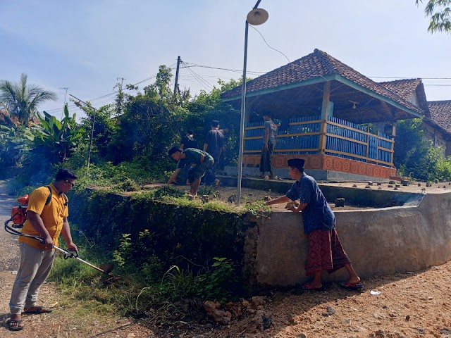  DISEMINASI BLUE GREEN, PEDULI TRADISI MADURA, KKN 02 GELAR BERSIH BERSIH MAKAM (BHUJUK) SHOLEH DSN. BESABE 