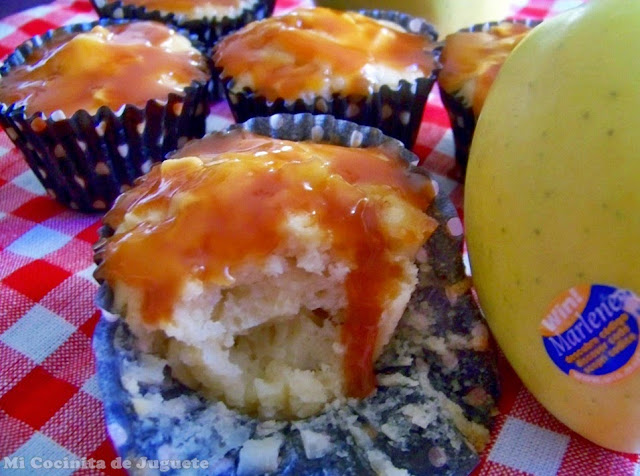 Muffins de Manzana con Salsa de Caramelo