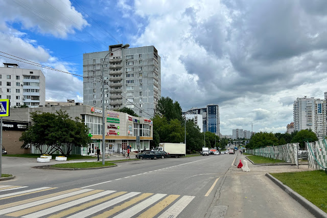 улица Академика Янгеля, торговый центр «Калач»