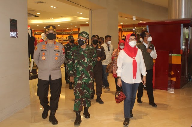 Dandim dan Kapolres Sukoharjo Dampingi Bupati laksanakan Inspeksi Operasional sesuai Prokes Mall di Sukoharjo