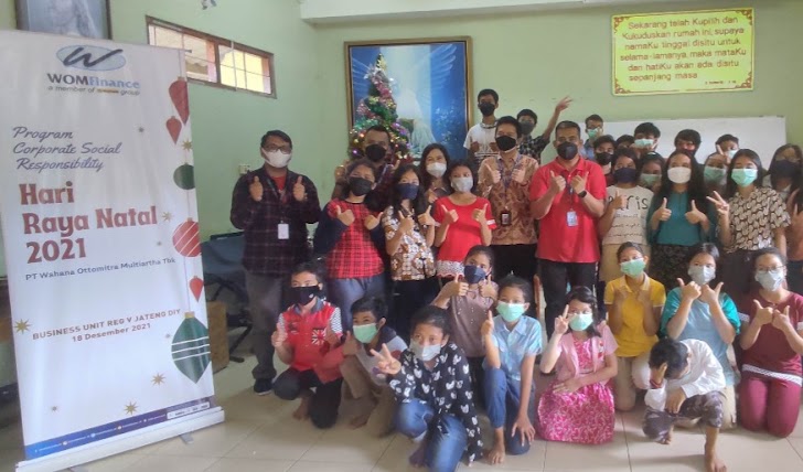 Senyum Bahagia Anak Disabilitas Terima Kado Natal WOM Finance  