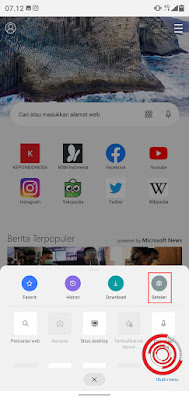 1. Langkah pertama silakan kalian buka aplikasi Edge di Android lalu pilih menu Setelan