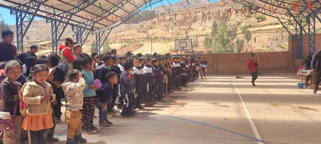 Schülergottesdienst in der Bildungseinheit von Chairapata Provinz Potosí Bolivien