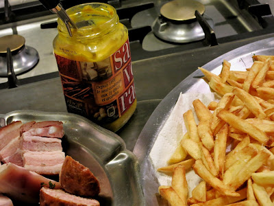 frites, poitrinne demi-sel, lard, Morteau, Savora