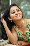 Ishika singh latest glam pics-thumbnail-19