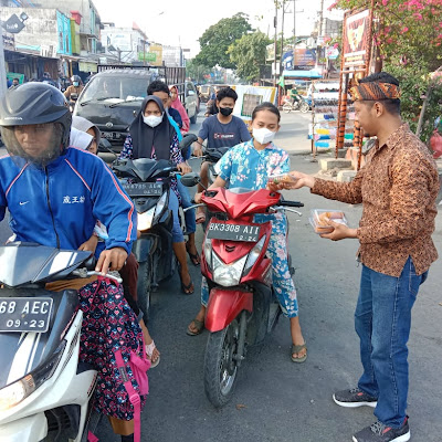 Keluarga Besar DPC Pujakesuma Marelan Berbagi Takjil 