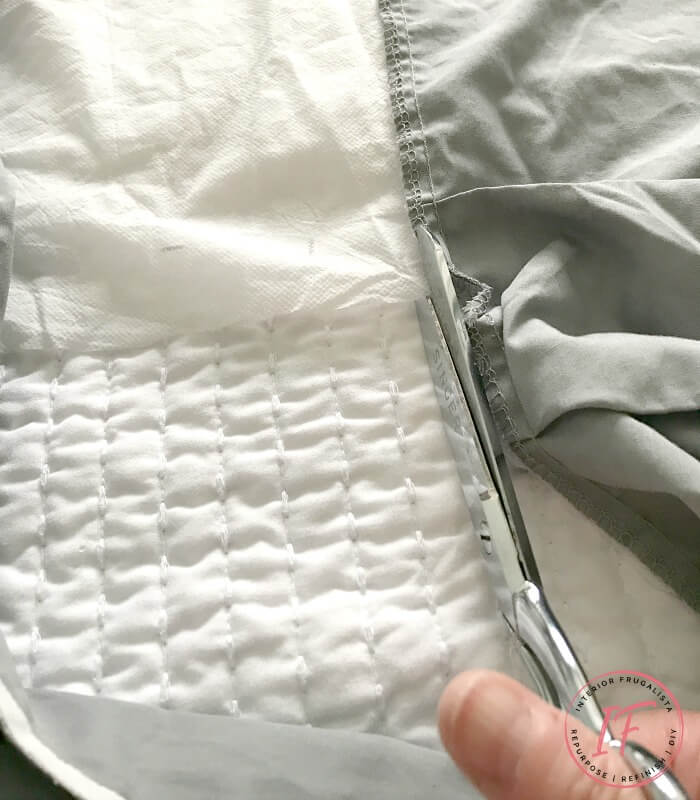 A no-sew tailored bed skirt for adjustable reclining beds by modifying a standard bed skirt in under 30 minutes AND it's easy to remove for the wash!