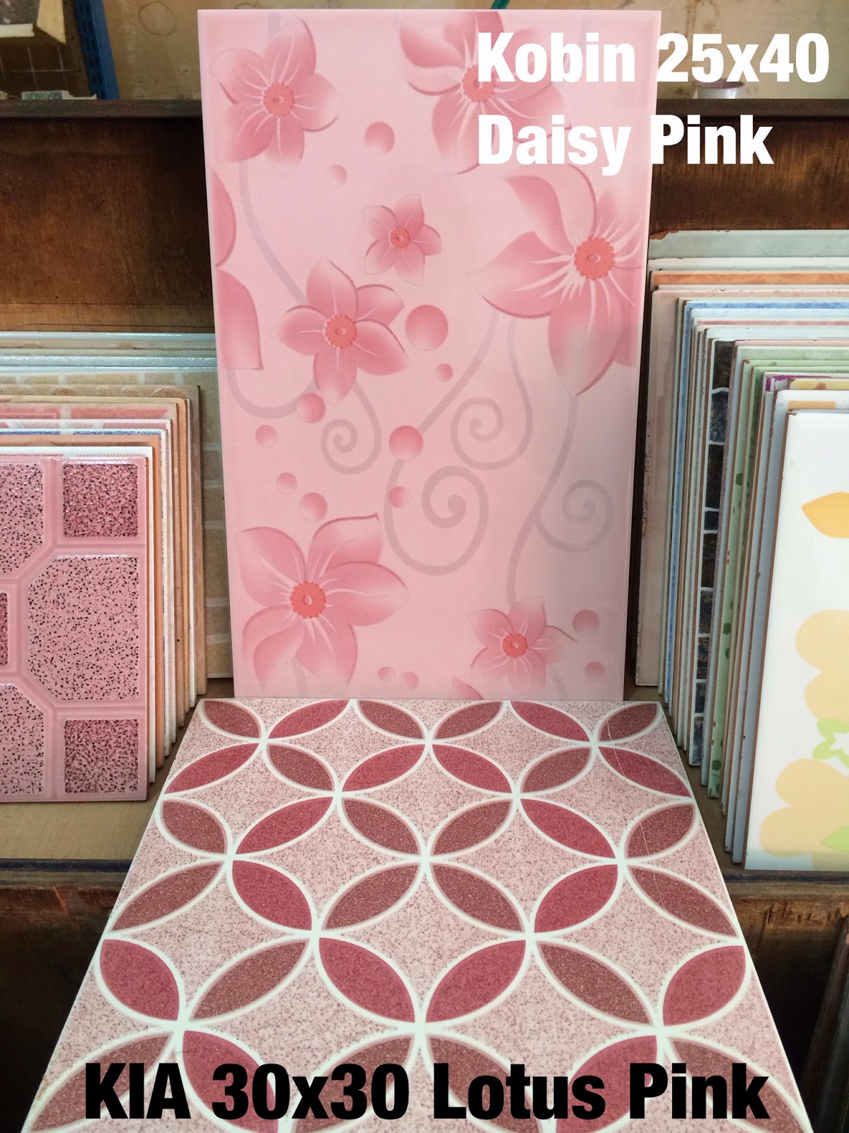 Keramik Lantai Kamar Mandi Warna Pink Desain Rumah Minimalis