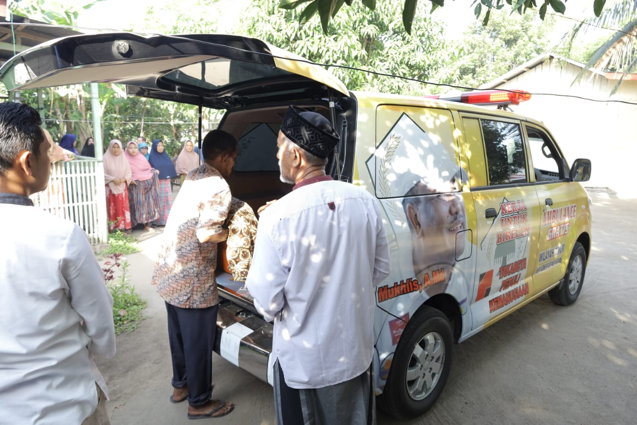 Terus Jalankan Aksi Sosial, Ambulance Takabeya Peduli Antarkan Jenazah Bayi Warga Desa Jeumpa Bireuen