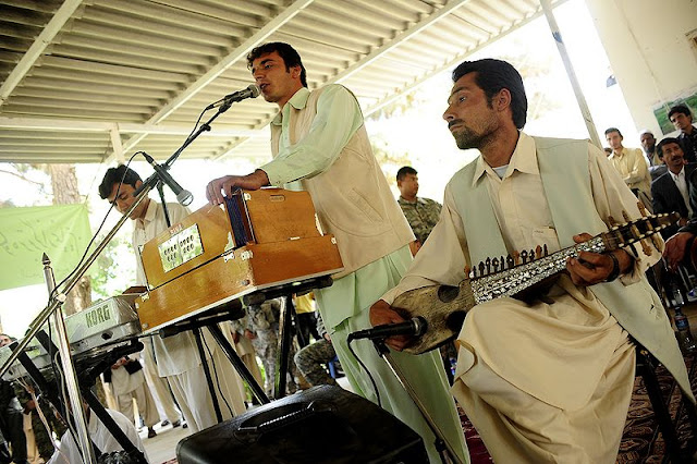 Musisi tradisional di Farah, Afganistan.