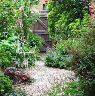 interesting fence garden