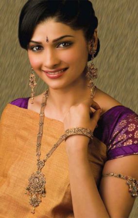 HOT ACTRESSES PICTURES AND GOSSIPS: Prachi Desai in Saree Hot Bollywood Beautiful Actress Pictures