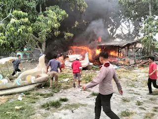 Kebakaran gudang Parbaba