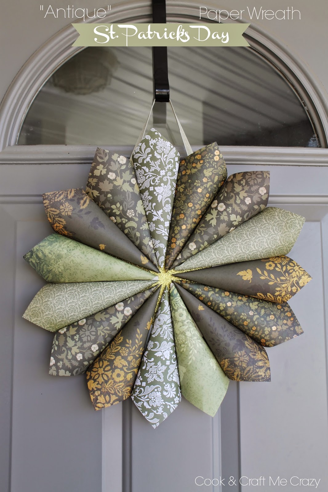 http://cookandcraftmecrazy.blogspot.com/2015/02/antique-st-patricks-day-paper-wreath.html