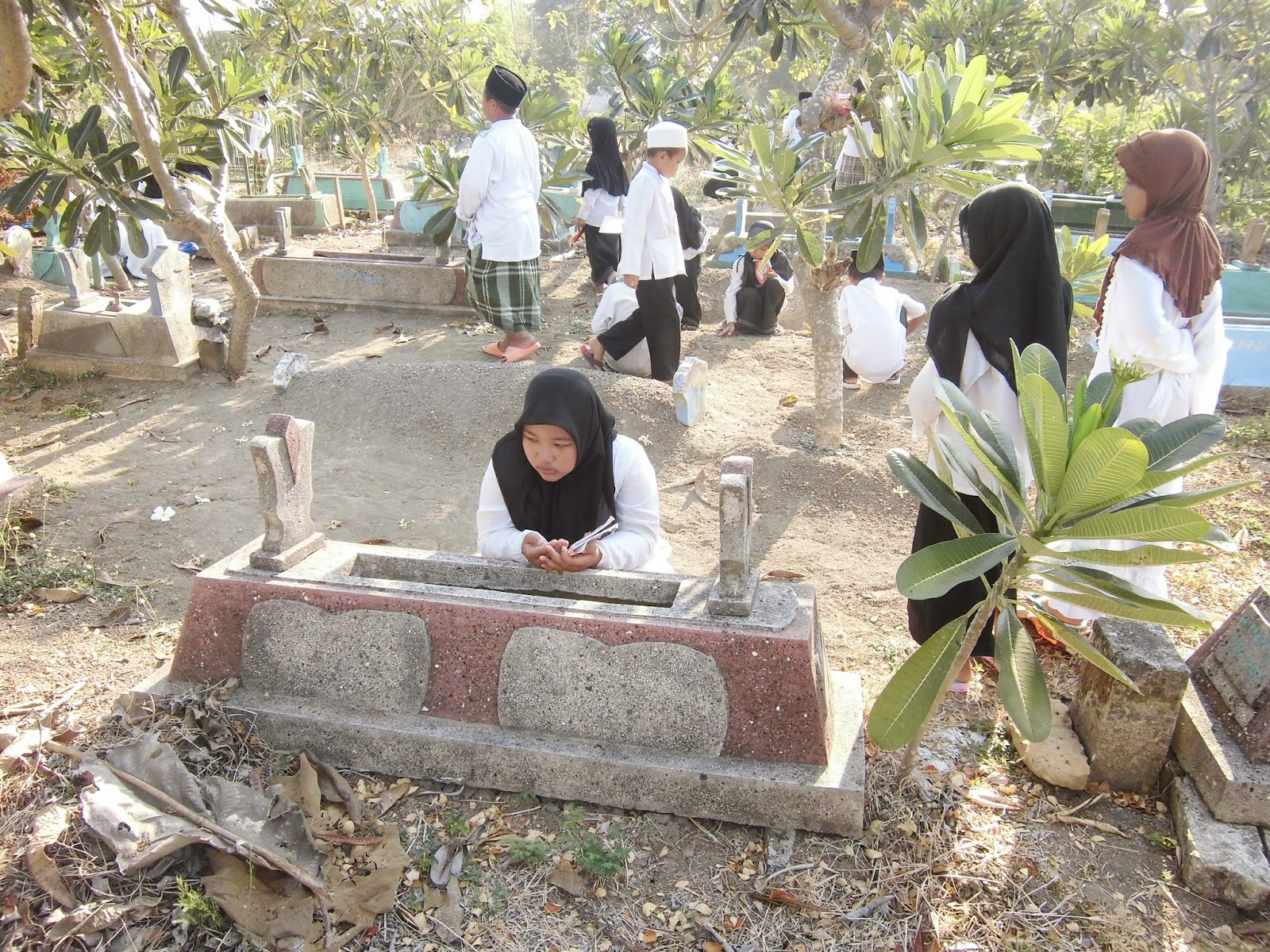 TPQ MDA NAHRUL ULUM Jabung Ziarah Makam Desa Tiap Jumat Wage