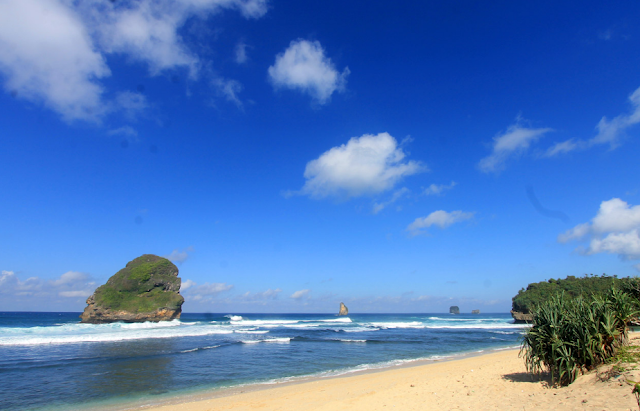 Wisata Pantai Malang Tentu Pilihan Liburan yang Utama