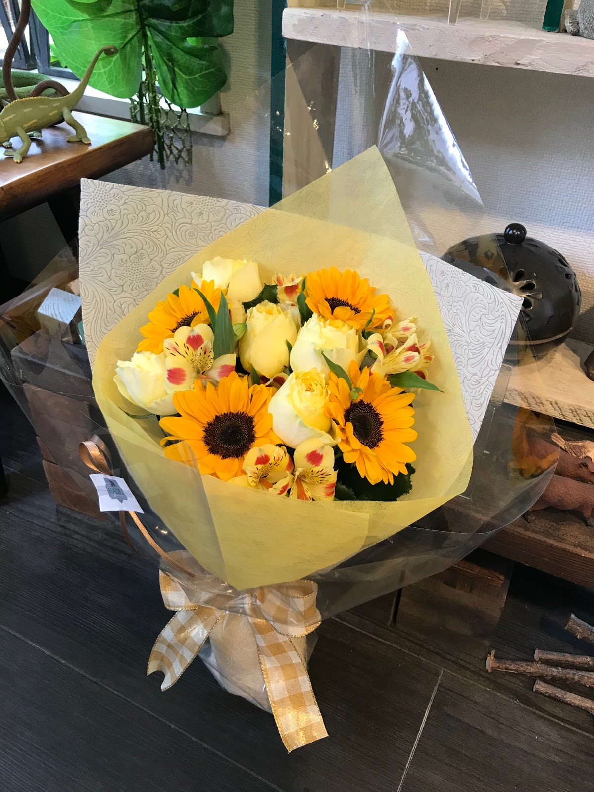 葉織 Haori Flowers 新宿区のお花屋さん 香港料理 秀宴 さんへ 葉織 Haori Flowers 新宿区のお花屋さん 香港料理 秀宴 さんへ
