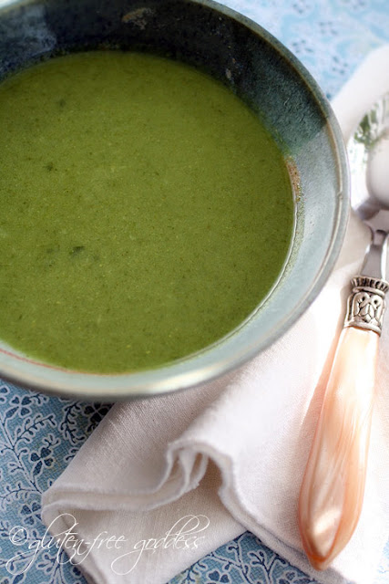 Detox green soup recipe with broccoli and spinach and ginger