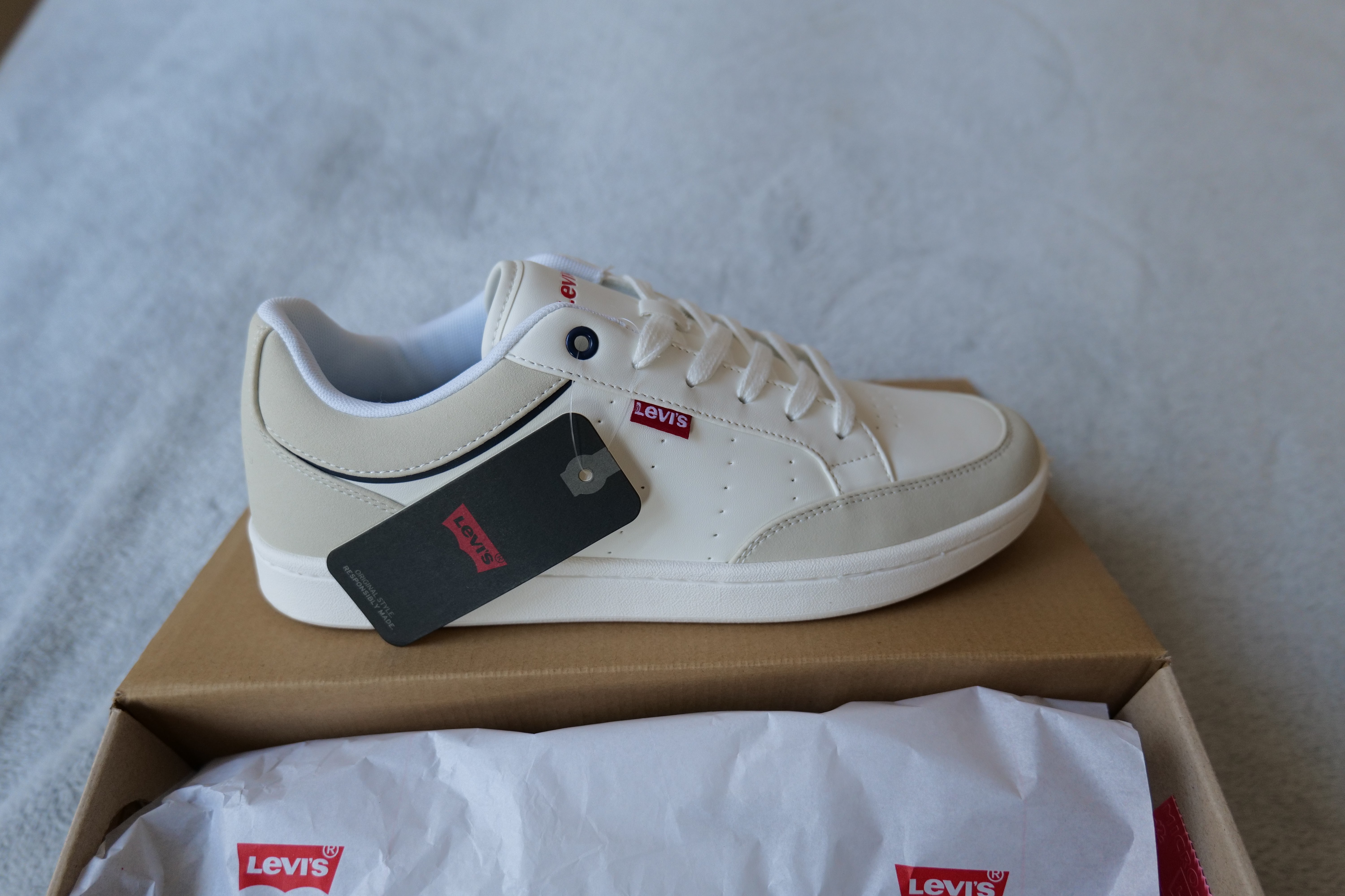 Bought new white Levi's Billy  sneakers - first impressions and consumer  review