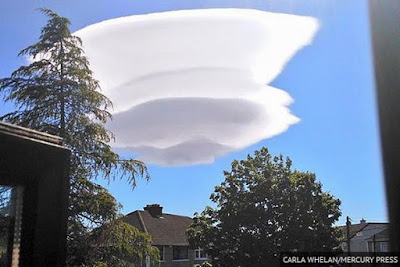 INCREIBLE NUBE EN FORMA DE OVNI EN IRLANDA