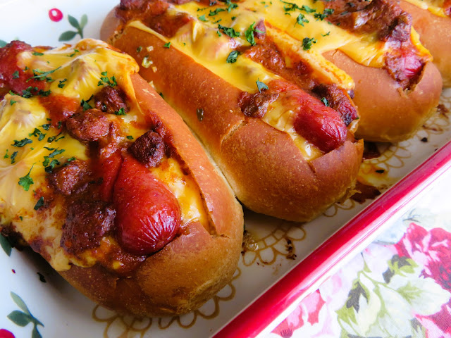 Chili Cheese Dog Boats