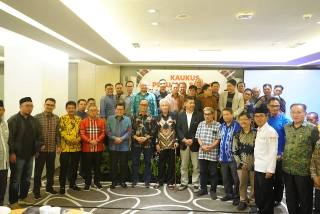 Dinilai Bekerja Untuk Rakyat, Pj Gubernur  Sulbar Prof Zudan Terima Penghargaan Dari Tokoh Pejuang Pembentukan Provinsi Sulbar